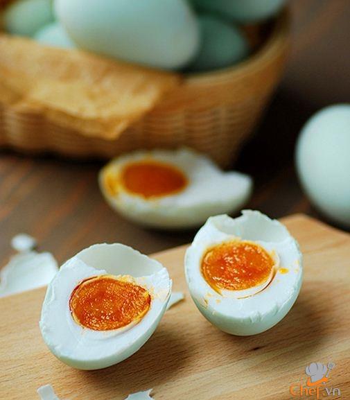 2 công thức làm trứng vịt muối cực đơn giản
