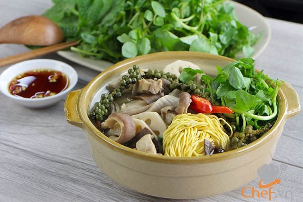 Ấm bụng ngày mưa với cách nấu lẩu bao tử hầm tiêu xanh