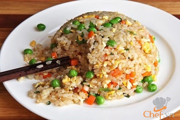 Cách làm cơm chiên Dương Châu và cách trang trí đẹp