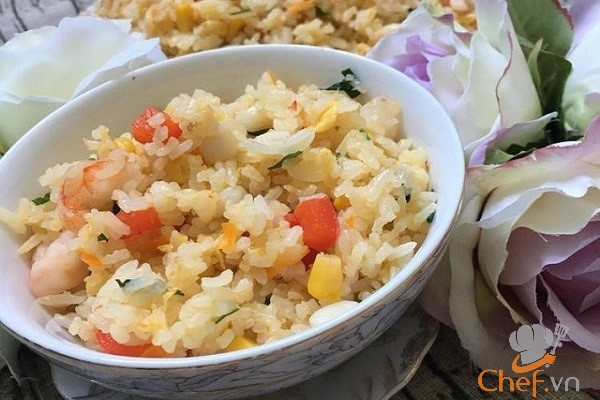 Đổi vị với cách làm cơm chiên hải sản và cơm hải sản trứng muối