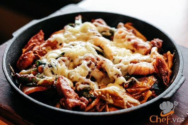 Cách làm gà xào bắp cải phô mai tại gia chuẩn vị Hàn Quốc