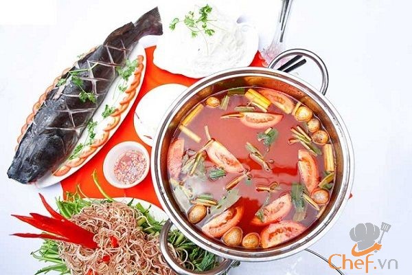 Lẩu cá lăng ăn với rau gì? Cách nấu lẩu cá lăng măng chua