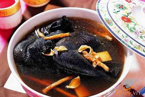 Bổ dưỡng với cách làm canh gà hầm thuốc bắc và hầm hạt sen