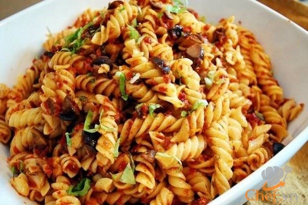Hướng dẫn cách làm nui xào bò xốt cà chua và bò trứng ngon