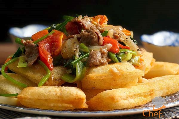 Lạ miệng với món phở chiên phồng Hà Nội hút hồn giới trẻ