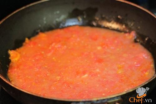 Thịt viên bọc trứng cút sốt cà chua