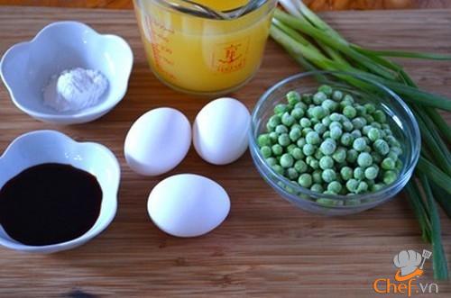 Súp trứng nóng hổi cho bữa sáng ngày đông