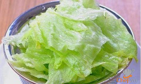 salad-ga-chua-ngot-de-an