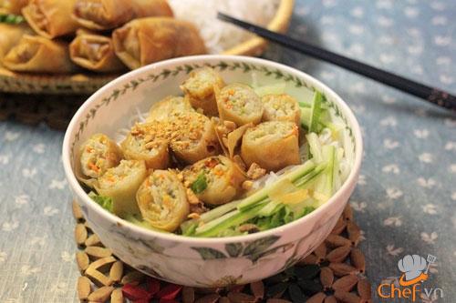 Bún chả giò giòn rụm ngọt thơm