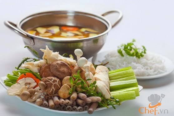 Học ngay cách nấu lẩu gà với các loại nấm thơm ngon chuẩn vị