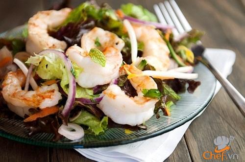 Salad tôm kiểu Thái chua cay hấp dẫn